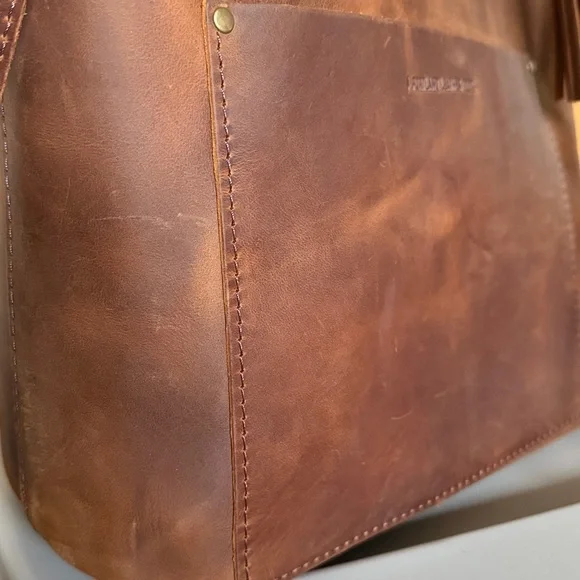 Canyon Medium Zip Crossbody w/ Tassel
